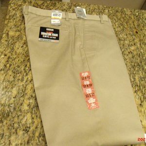 NWT DOCKERS SIGNATURE KHAKI PANTS W33 L32
